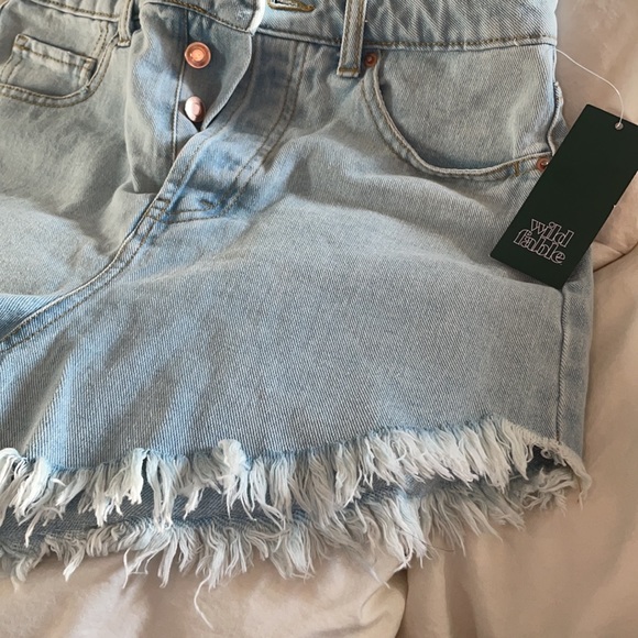 New still with the tag, denim shorts - Picture 3 of 4
